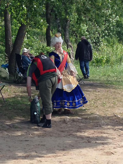 участники в костюмах