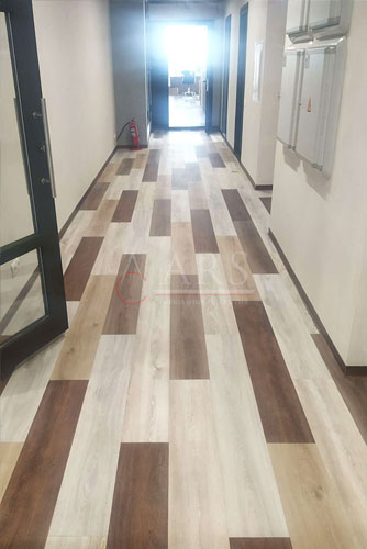 Кварц-виниловая плитка Fine Floor в офисе