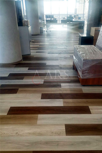 Кварц-виниловая плитка Fine Floor в офисе