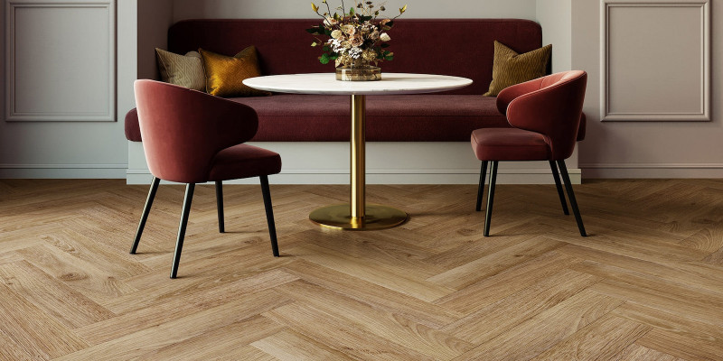 MAXIMUS Highland Oak Herringbone - Classic Коричневый Дизайн-плитка пвх (lvt) AW